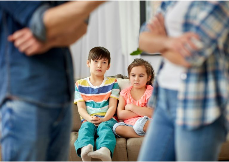 Czego potrzebuje dziecko, gdy rodzice się rozwodzą?